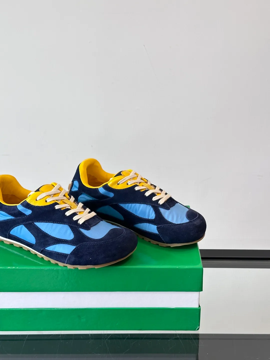 p600 "Bv" new orbit👫 casual sneakers for couples, the retro style of the millennium is so handsome, a super cool fashion item, the most important thing is that it feels incomparably comfortable on the feet, and the design style is also perfect. It will definitely be the one you wear most in daily life, original development, high quality presentation! Size: 35-45 (men’s size 38.45 customized)